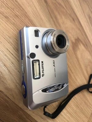 Fujifilm Digital Camera FinePix A303 3.2MP Silver Tested - Image 1 of 2
