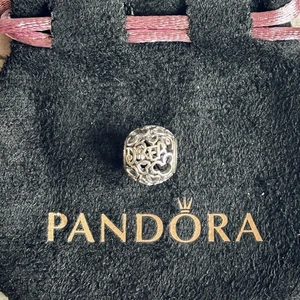 Pandora - Disney Mickey Mouse Dreams Openwork Moments Charm - Picture 1 of 5