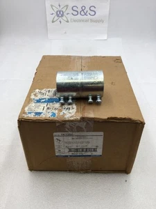 Steel City TK125A 1 1/2" EMT Set Screw Conduit Coupling Zinc Plated - Picture 1 of 7