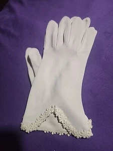 Ben Berger Vintage Gloves Cream Color Wrist Length One Size Fits All - Picture 1 of 6