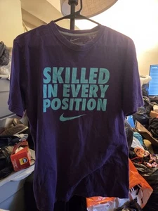 T-shirt Nike "Skilled In Every Position" - Taglia L - Foto 1 di 3