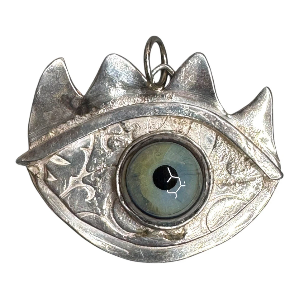 Colgante artesanal de plata de ley Not That Evil Eye único globo ocular de vidrio ojos azules Foto 1 de 4