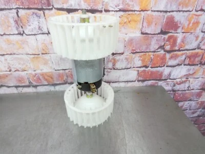 Mercedes Benz  Gebläsemotor klein 0 130 111 015 Bosch - Bild 1 von 3