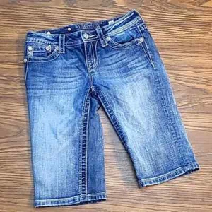 CUTE Miss Me Bermuda Shorts Size 16 Heart Pattern Style number JK569-7M3 - Picture 1 of 4