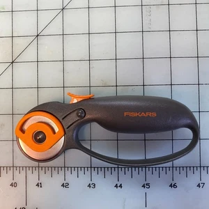Fiskars Rotary Cutter Blade Guard Safety Lock 45mm blade. - Picture 1 of 3