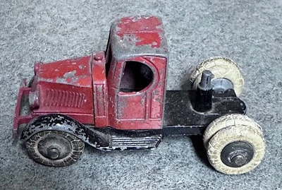 CABINA DE CAMIÓN TOOTSITOY MACK VINTAGE DE 1930 PARA TU REMOLQUE - NEUMÁTICOS BLANCOS Foto 1 de 4