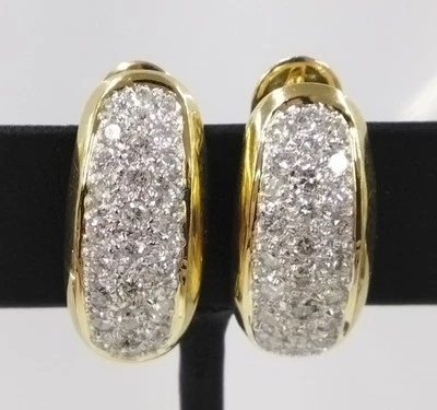 Pendientes de aro ovalados en racimo de diamantes naturales de oro amarillo de 14 quilates de 0,80-1,20 quilates en circonita Foto 1 de 4