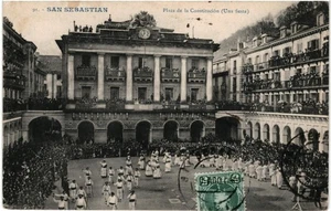 CPA Carte Postale Espagne San Sebastian Plaza de la Constitution Una Fiesta VM - Picture 1 of 2