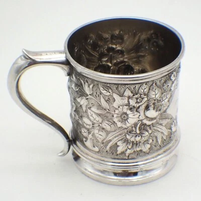 Taza Repousse Whiting plata de ley con inscripción Foto 1 de 4