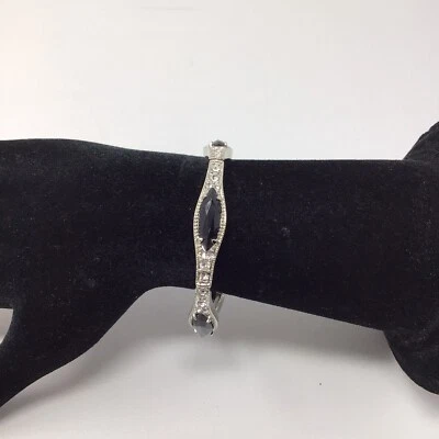 Pulsera elástica Monet tono plata con estrás transparente y cabujón negro Foto 1 de 3