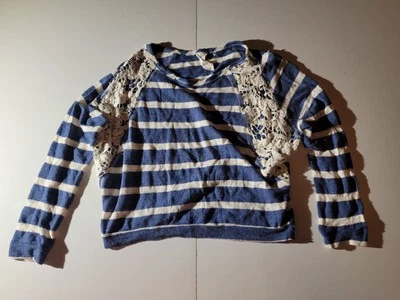 Suéter Blu Pepper Mujer Talla M Rayas Azul y Blanco Encaje Hombro  Foto 1 de 4