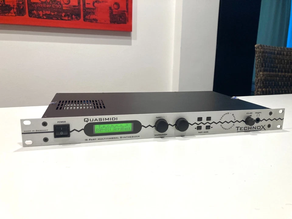Quasimidi Technox Synth 1995 - 90's techno, rave, IDM, electronica Sound module - Imagen 1 de 3