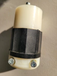 Leviton C2623 Twist-Lock Female Connector 30A 250VAC 2P 3W Grounding NEMA L6-30R - Picture 1 of 5