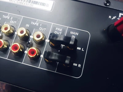 NAD 320BEE AMP PRE IN MAIN OUT JUMPERS - Image 1 of 3