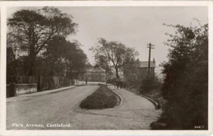 REAL PHOTO POSTCARD OF PARK AVENUE, CASTLEFORD, (NEAR LEEDS), WEST YORKSHIRE - Picture 1 of 2