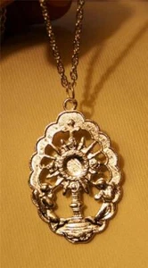 Lovely Openwork Scallop Rim Eucharistic Monstrance Sacred Heart Pendant Necklace - Picture 1 of 1