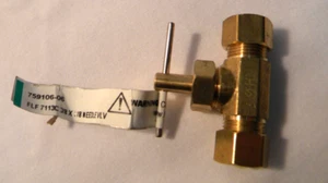 Válvula de aguja recta de latón Anderson Metals FLF 7113C 3/8" x 3/8" 759106-06 - Imagen 1 de 3
