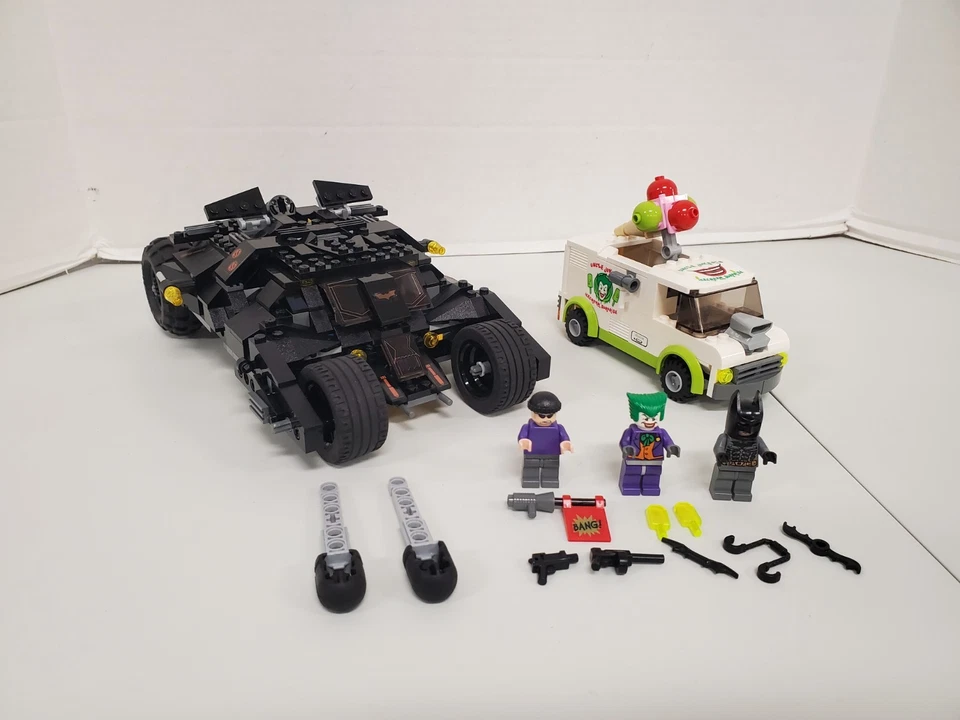 LEGO Batman: The Tumbler: Joker's Ice Cream Surprise (7888) 100% Completo Foto 1 de 4