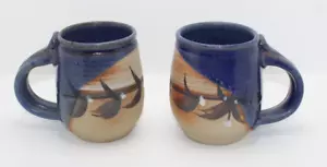 Juego de dos tazas de café de cerámica artística hechas a mano azul cobalto marrón firmadas - Imagen 1 de 8