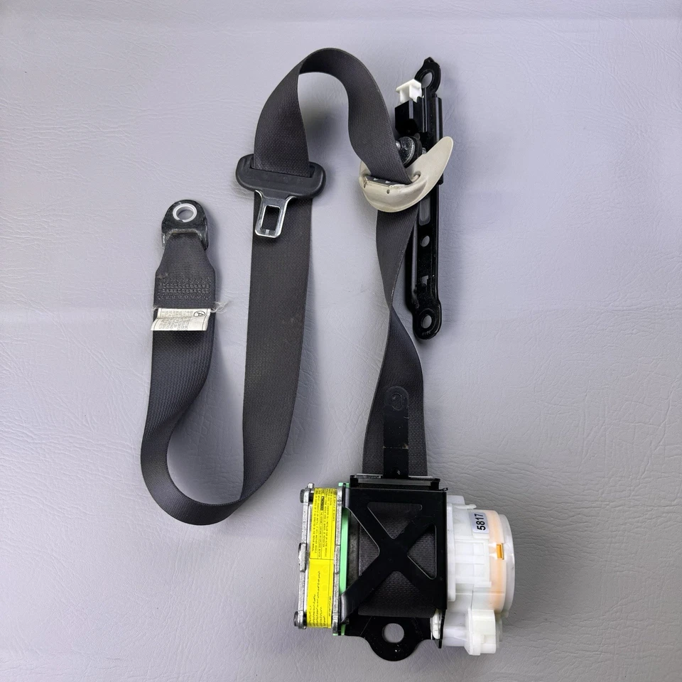 Черный оригинальный левый натяжитель ремня безопасности водителя для Toyota FJ Cruiser 2007-2010 годов выпуска - Изображение 1 из 4