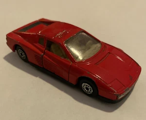Coche Ferrari Testarossa de colección 1986 1/64 MC rojo fundido a presión Malasia -B20 - Imagen 1 de 7