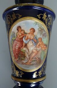 joli  vase à médaillon  style Sèvres - bleu nuit et or