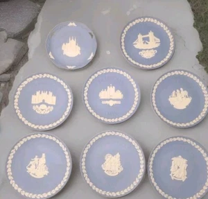 8 platos de Navidad Wedgwood azul jaspe 1975, 76, 80, 89, 90, 91, 93, 97 - Imagen 1 de 14