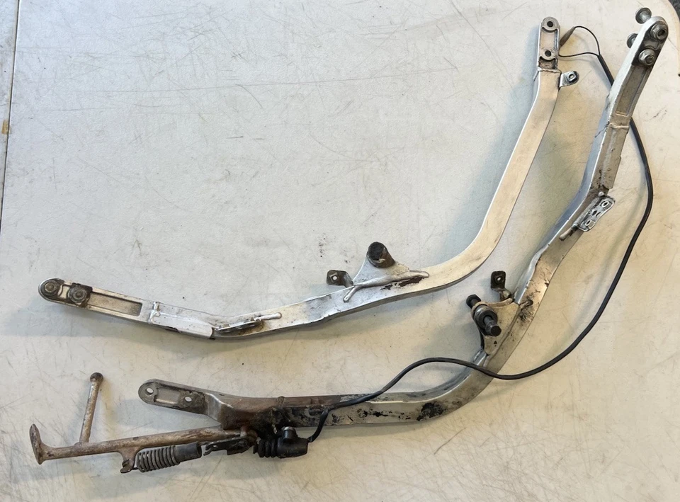 Yamaha FZR 1000 1987 bastidor cunas bastidor inferior rieles soporte de apoyo Foto 1 de 3