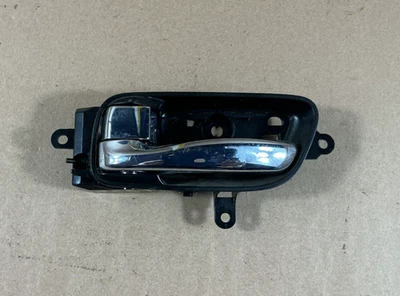 Conjunto de manija de puerta interior trasera izquierda Nissan Máxima 2016-2019 806714RA0A OEM Foto 1 de 4