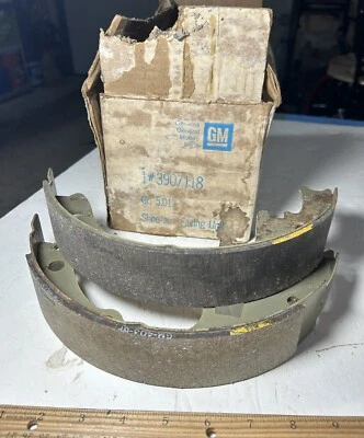 NOS GM Chevrolet 1964-1974 Chevy Truck 2” x 11” Juego de medio zapata de freno #3907118 Foto 1 de 4