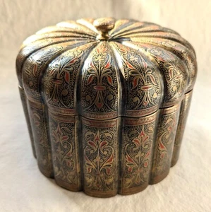 Antique Islamic Indian Mughal-style engraved brass betalnut Pandan box - Picture 1 of 10