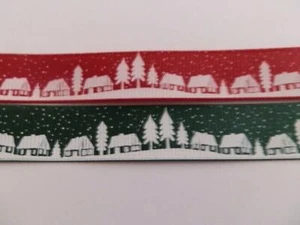 Berties Schleifen hübsches verschneite Dorf Druck Weihnachtsband - 1 Meter - Bild 1 von 3