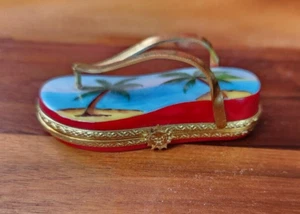 Peint Main Limoges France Trinket Box Flip Flop 2.5" CHIP ON BACK SEE PIC - Picture 1 of 5