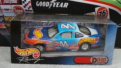 HOT WHEELS NASCAR 1/24 DIECAST DELUXE KYLE PETTY #44 PONTIAC GRAND PRIX NEW 1999 - Image 1 of 4