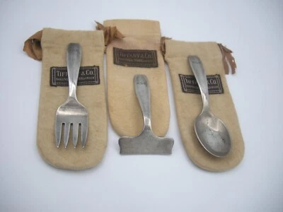 ANTIGO GARFO, COLHER E EMPURRADOR DE ALIMENTOS PARA BEBÊS TIFFANY & CO CORDIS PRATA ESTERLINA 925 - Imagem 1 de 4