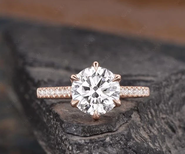 Anillo de compromiso de oro rosa macizo de 10 k con certificado de diamantes cultivados en laboratorio de corte redondo de 2 quilates Foto 1 de 4