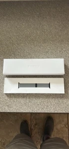 Apple Series 6 44 mm GPS et cellulaire, boîtier et bracelet en aluminium gris sidéral neuf - Photo 1 sur 5