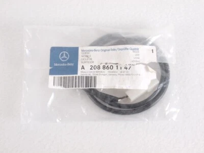 Boquilla de lavado de parabrisas lado del pasajero derecho OEM Mercedes-Benz 2088601147 Foto 1 de 2