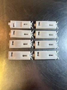 1979 1980 Chevy CK 1,2,3 RR Outer Upper Panel Retainer 8pcs NOS - Foto 1 di 3
