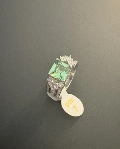 BEAUTIFUL! Ring Bomb Party ‘GoGo Unicorn’ Mint Green Topaz Size 9 - Picture 1 of 6