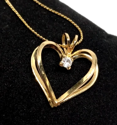 Colgante Corazón Vintage HM Tono Dorado con Piedra Incolora en Cadena Tono Oro 17" Foto 1 de 4