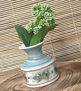 Jersey Pottery Small Bud Posy Vase Blue White Flowers H 18cm Floral Decor - Picture 1 of 12