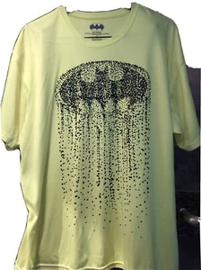 Men’s Batman Yellow Short Sleeve Stretch Top Size XL - 100% Polyester - Picture 1 of 9
