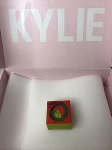 Kylie X Grinch Lil Grinch schimmernde Augenglasur KYLIE KOSMETIK - AUSVERKAUFT!! 🙂 - Bild 1 von 4