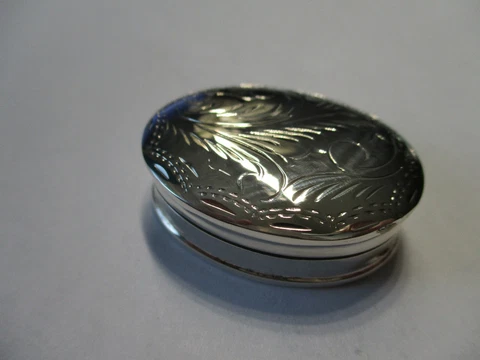 Gorgeous Sterling silver oval shape pill box engraved top hallmarked 1 3/8 long Cover