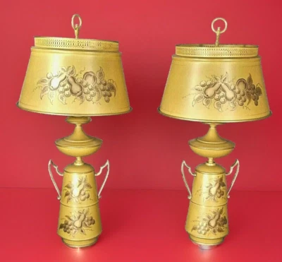 大型对中世纪 STENCILED 黄色法国 TOLE LAMPS — 第 1/4 张图片