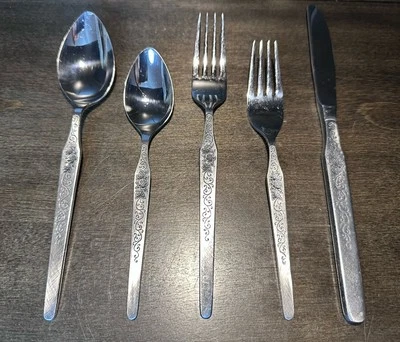 Juego de 5 cuchillos cuchara tenedor cubiertos de acero inoxidable vintage Rogers Velvet Rose Japón Foto 1 de 2