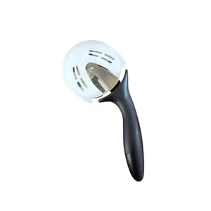 Pampered Chef 1303 berühmtes PIZZARAD & KRUSTENSCHNEIDER Ein Werkzeug macht alles neu - Bild 1 von 4