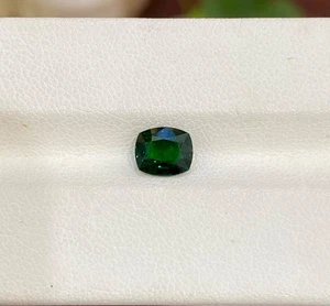1.37 ct Top Luster Nice Green / Natural Tsavorite Green Garnet - Cushion Video - Picture 1 of 3