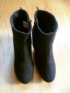 Women's Old Navy Faux-Suede Black Size 9 Block- Heeled Side Zipper Ankle Booties - Picture 1 of 8